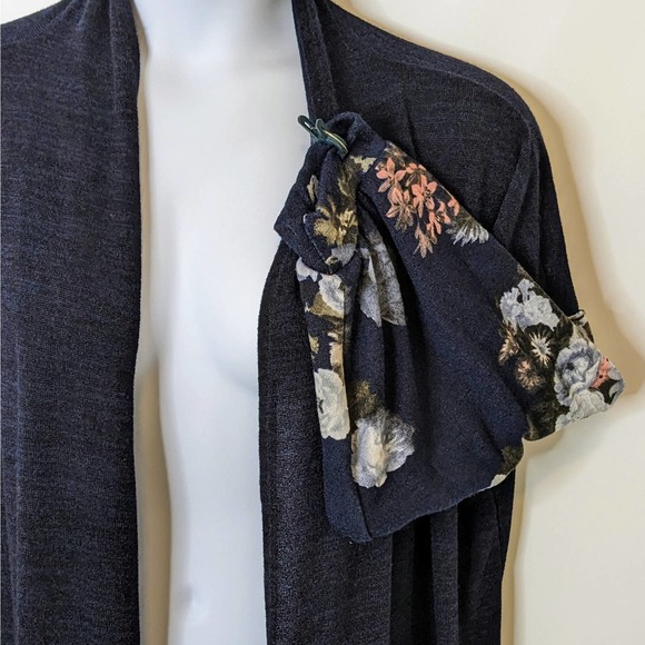 Lovely J Navy and Floral Drop Shoulder Open Concept Midi Cardigan Size 2XL NWT - Picture 4 of 8